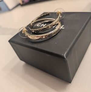 ❄️ AUTHENTIC Chanel CC gold & Crystal Quilted Hoop Earrings! Like New
